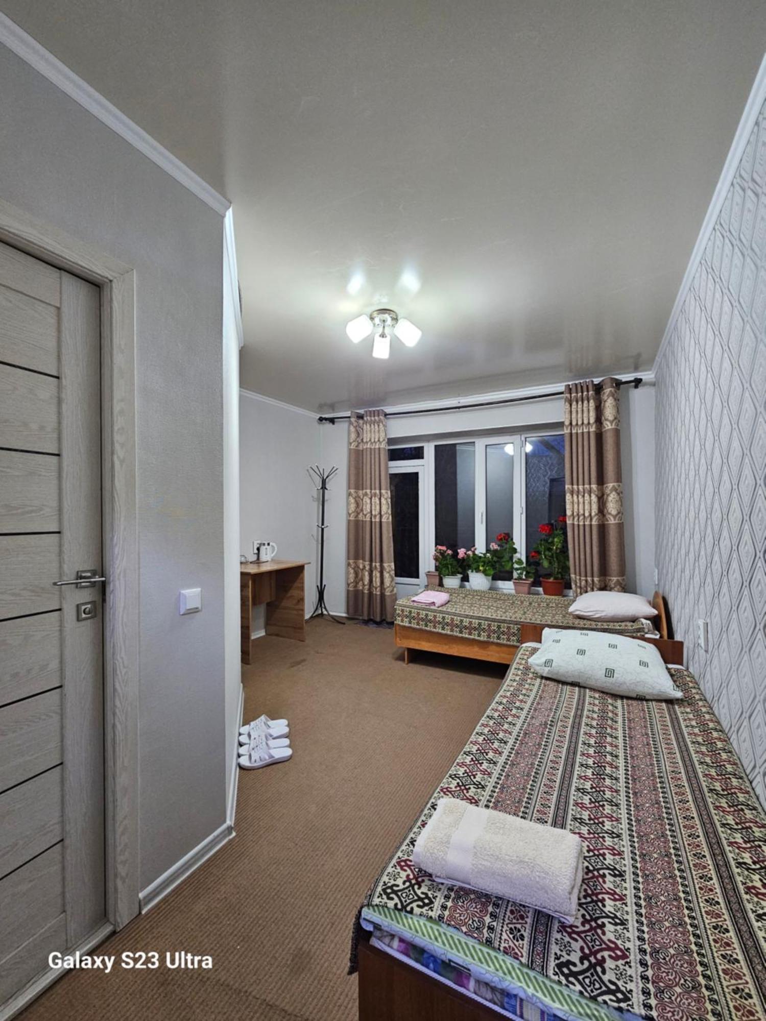 Kochkor Guest House Mira מראה חיצוני תמונה