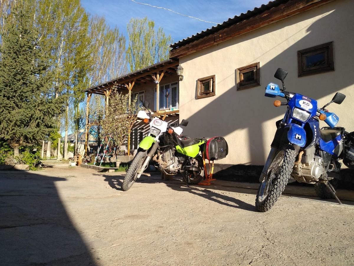 Kochkor Guest House Mira מראה חיצוני תמונה